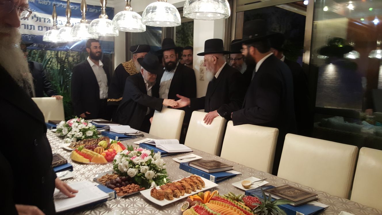 סביב שולחן אחד: הגר"ש כהן, הגר"מ מאזוז והגר"ש עמאר