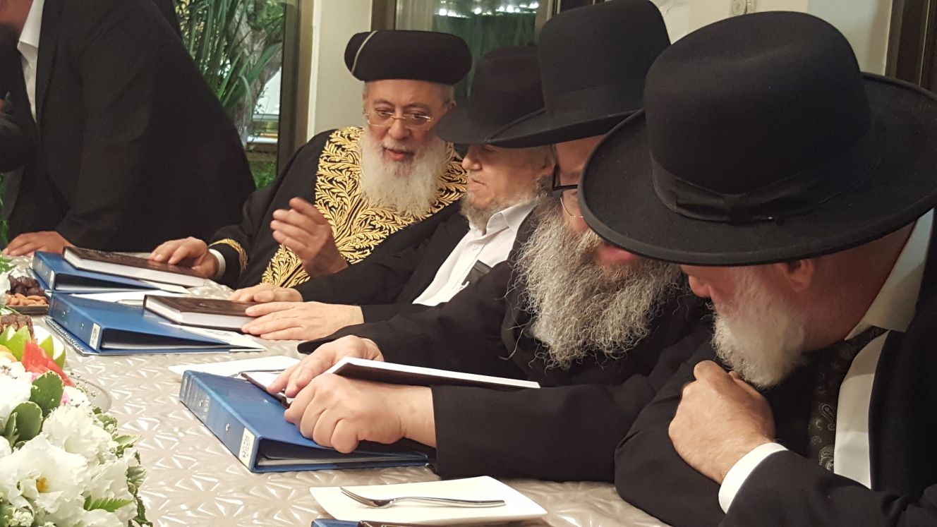 סביב שולחן אחד: הגר"ש כהן, הגר"מ מאזוז והגר"ש עמאר