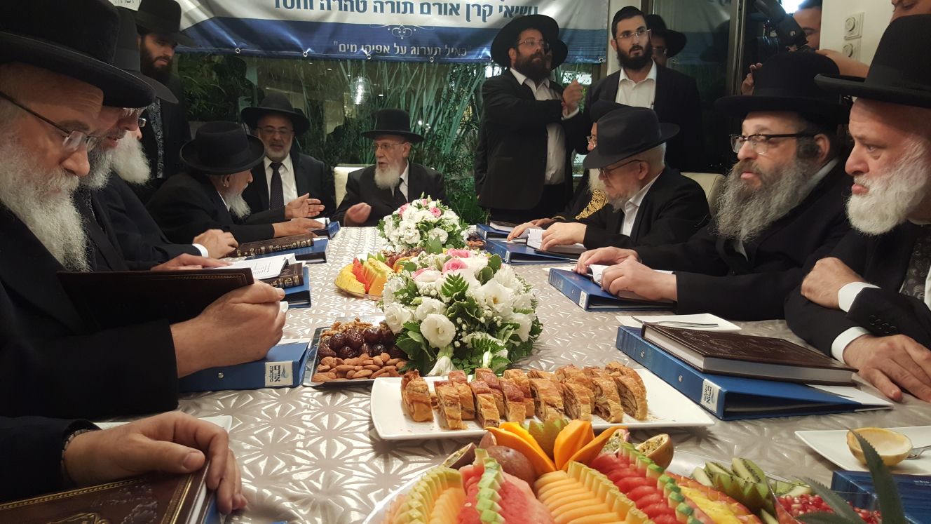 סביב שולחן אחד: הגר"ש כהן, הגר"מ מאזוז והגר"ש עמאר