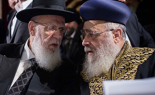 הראשון לציון עם נשיא המועצת. ארכיון