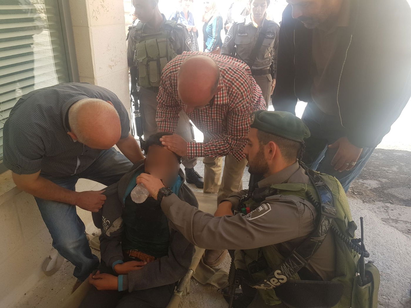 במערת המכפלה: המגב"ניקים העניקו טיפול לפלסטיני