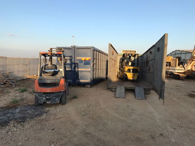 פרצו למחסן בראשל"צ, גנבו מלגזה ונלכדו