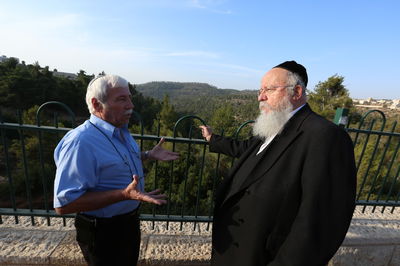 ח"כ מוזס בסיור בטלז-סטון.