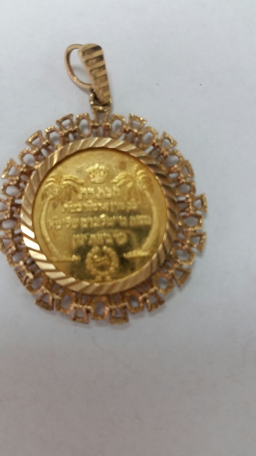 מזהים את התכשיטים שנגנבו? פנו למשטרה