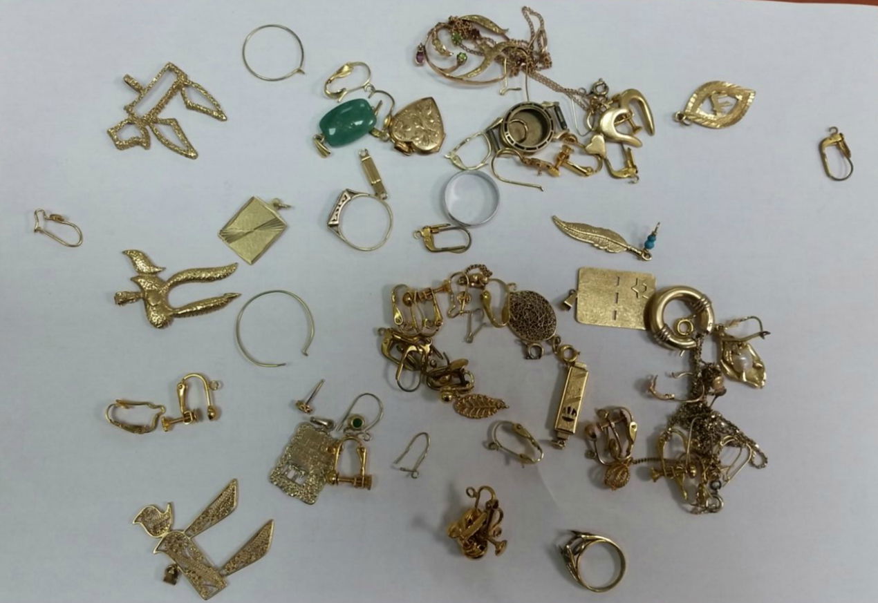 מזהים את התכשיטים שנגנבו? פנו למשטרה