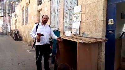 רוצים להתארח במיני סוכה של אהרן רזאל?