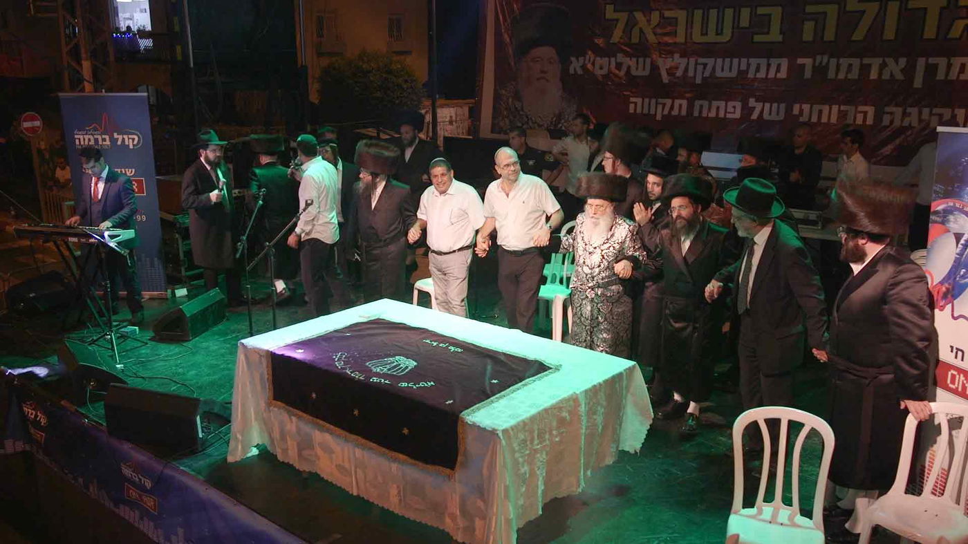 מישקולץ פ"ת: 50 אלף איש בשמחה הגדולה בישראל