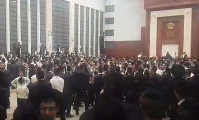 שמחת בית השואבה ב'מיר ברכפלד' • צפו