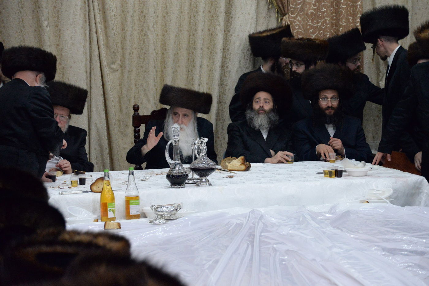 טיש אושפיזין דיוסף במכנובקא בעלזא • צפו