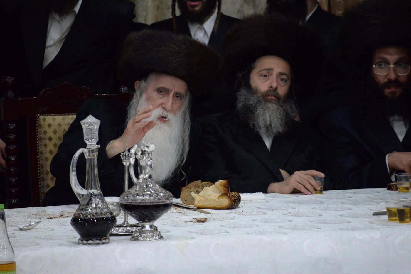 טיש אושפיזין דיוסף במכנובקא בעלזא • צפו