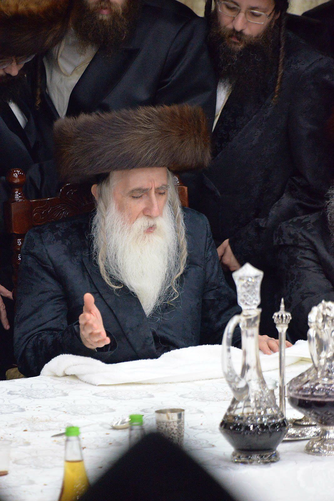 טיש אושפיזין דיוסף במכנובקא בעלזא • צפו