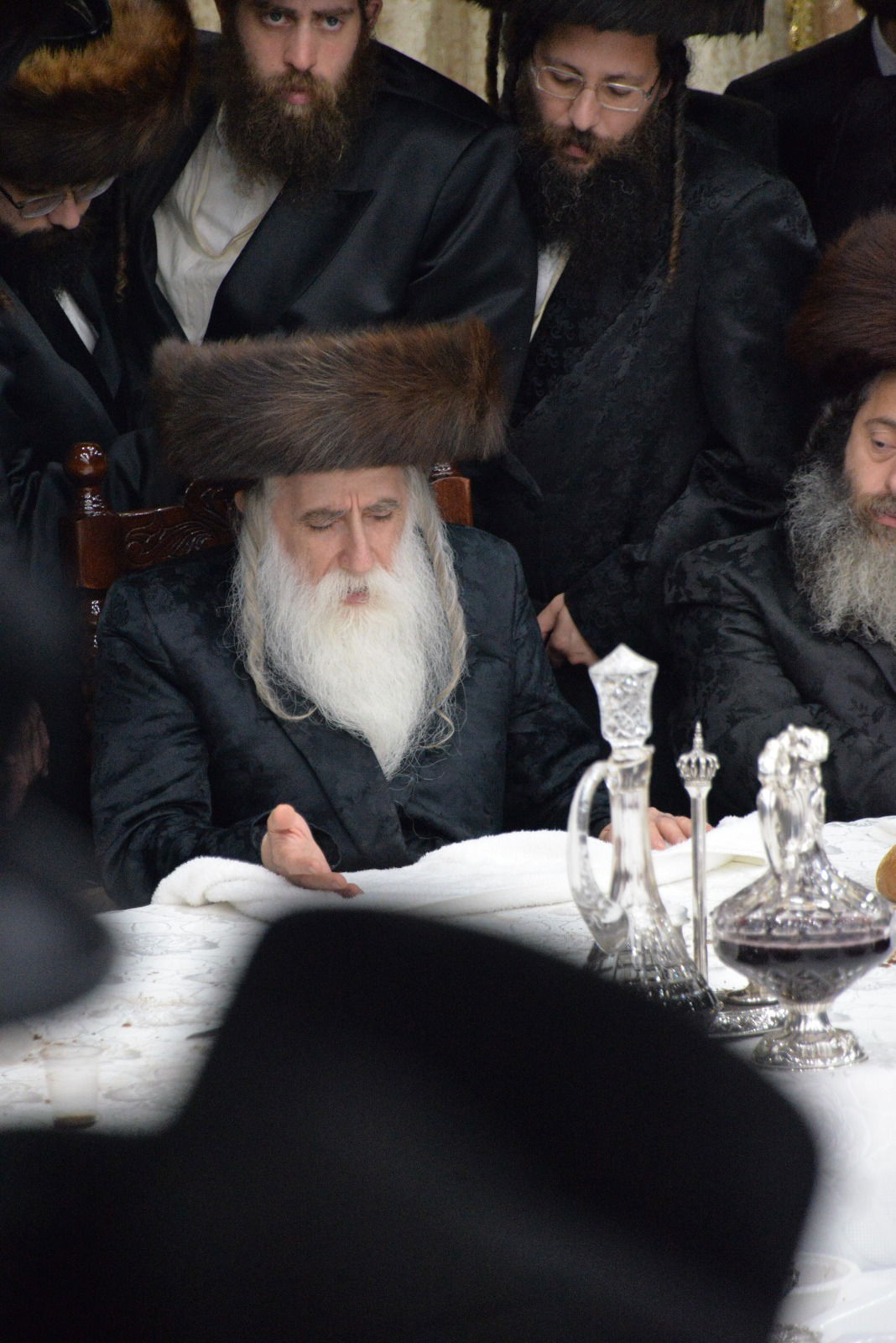 טיש אושפיזין דיוסף במכנובקא בעלזא • צפו