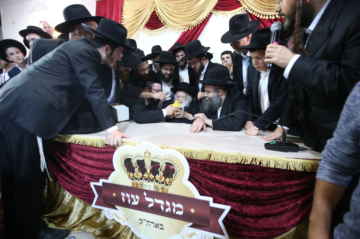 מאות אברכים חגגו, מרן הגר"ח קנייבסקי השתתף בשמחה