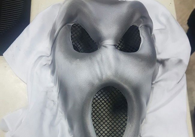 המסיכה שהושלכה