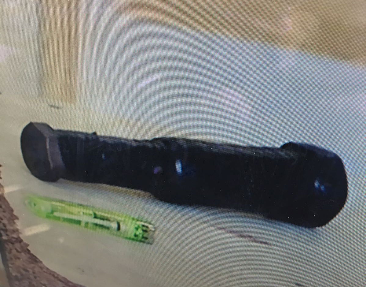 בכניסה לבית המשפט: נעצר חשוד עם מטען צינור