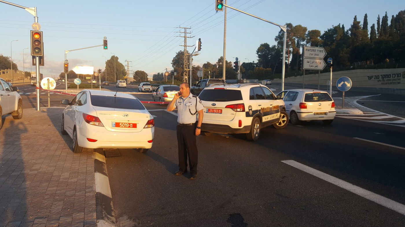 שני אחים נורו ברכבם בציר התנועה העמוס