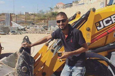 הפועל בתמונה שהעלה לפייסבוק