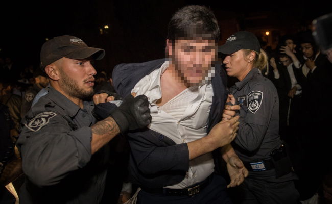 הפגנת 'הפלג'. למצולמים אין קשר לנאמר בכתבה