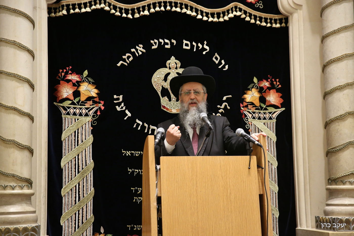 הילולת מרן הגר"ע יוסף זצ"ל ב'יחווה דעת' ובציון • צפו בתיעוד