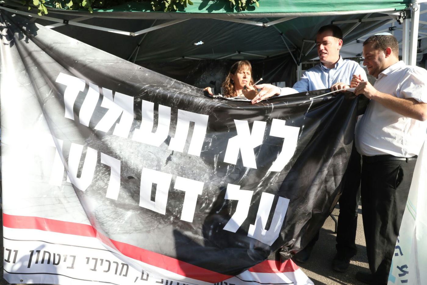 נציגי המשפחות השכולות מקימים את המאהל