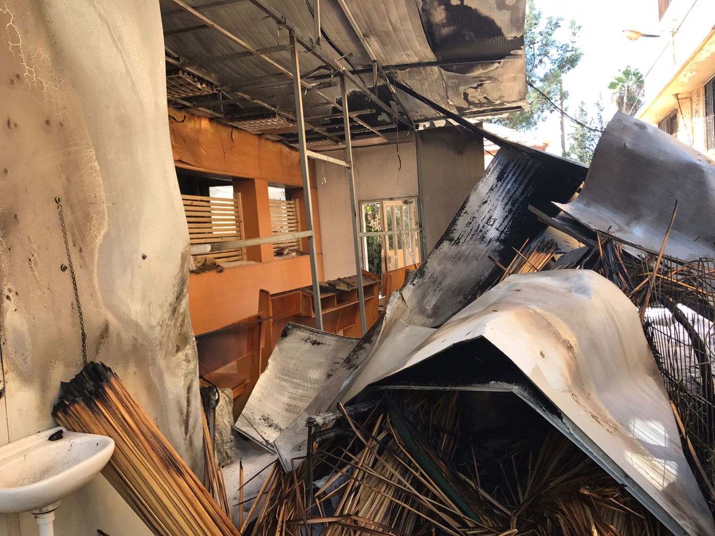 בית הכנסת עלה באש; "שבר על שבר וחורבן על חורבן"