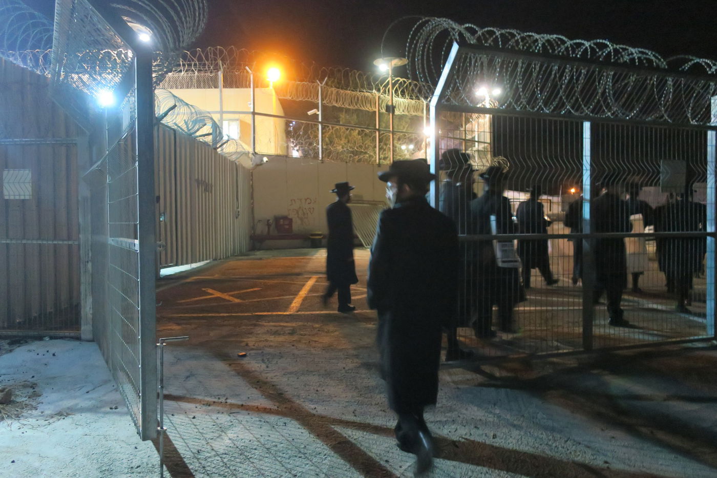 ההפגנה הלילית של 'העדה' בכלא 6 • תיעוד