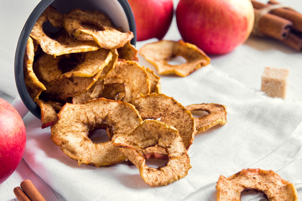 צ'יפס תפוחי עץ וקינמון ביתי שכיף לנשנש