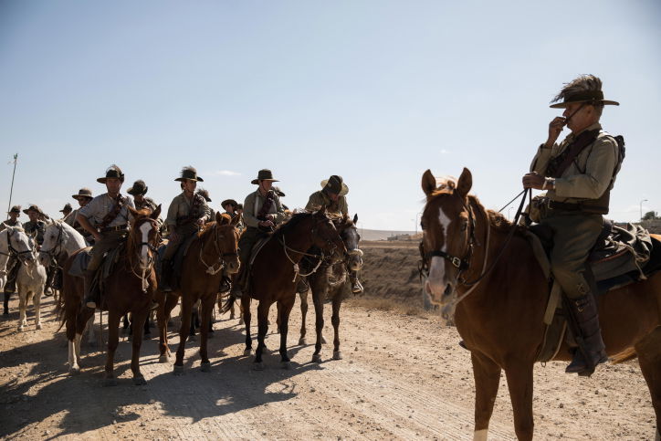 100 שנים לשיירת הסוסים האוסטרלית • צפו
