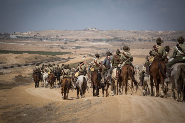 100 שנים לשיירת הסוסים האוסטרלית • צפו