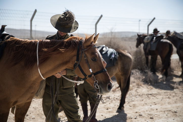100 שנים לשיירת הסוסים האוסטרלית • צפו