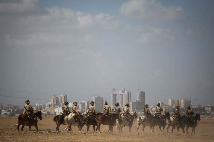 100 שנים לשיירת הסוסים האוסטרלית • צפו