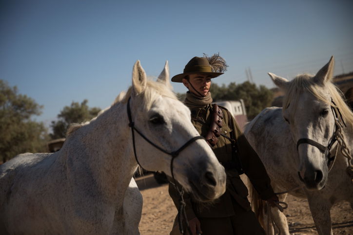 100 שנים לשיירת הסוסים האוסטרלית • צפו