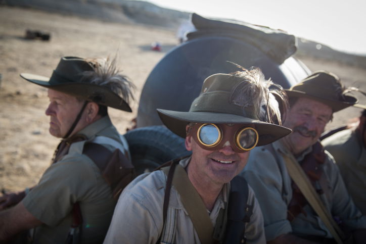 100 שנים לשיירת הסוסים האוסטרלית • צפו