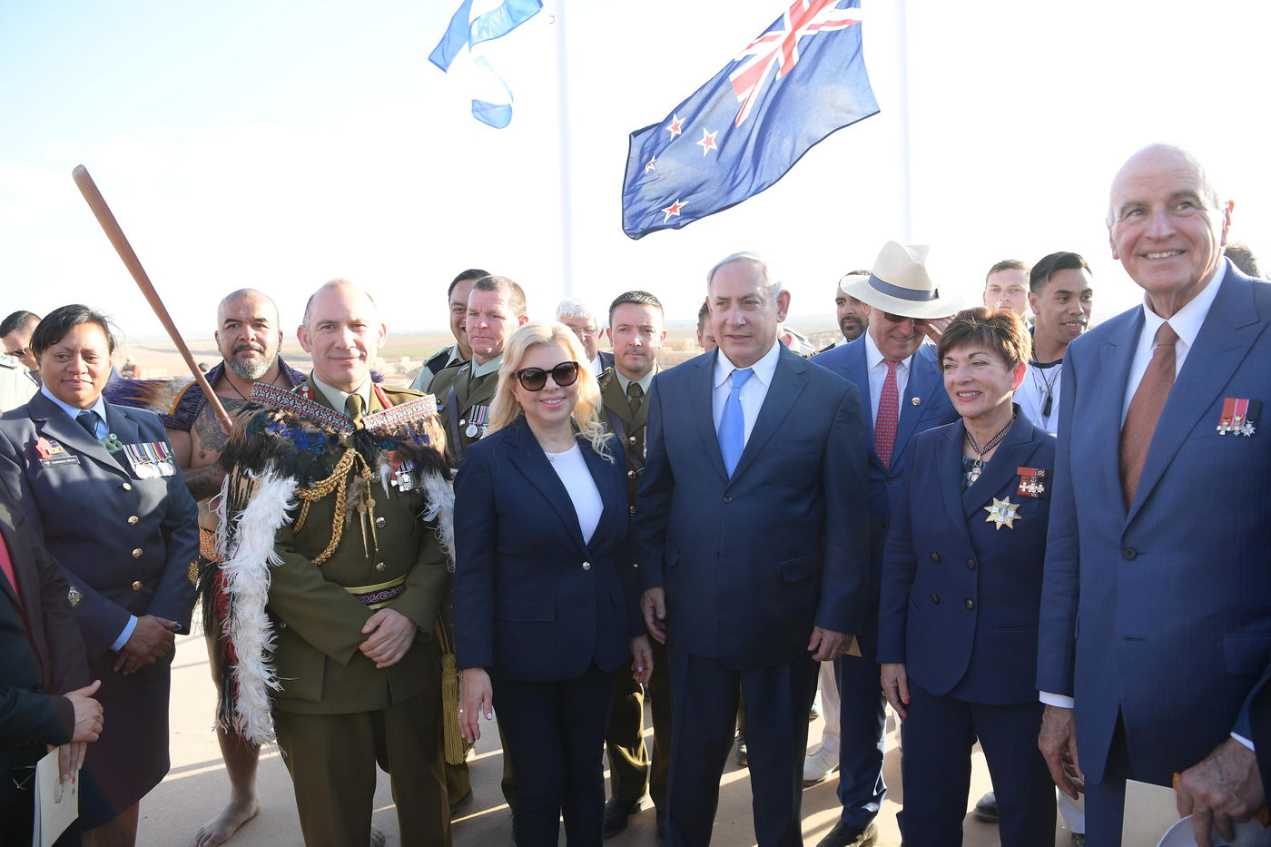 חיילי ניו זילנד בריקוד קרב מאורי מסורתי • צפו