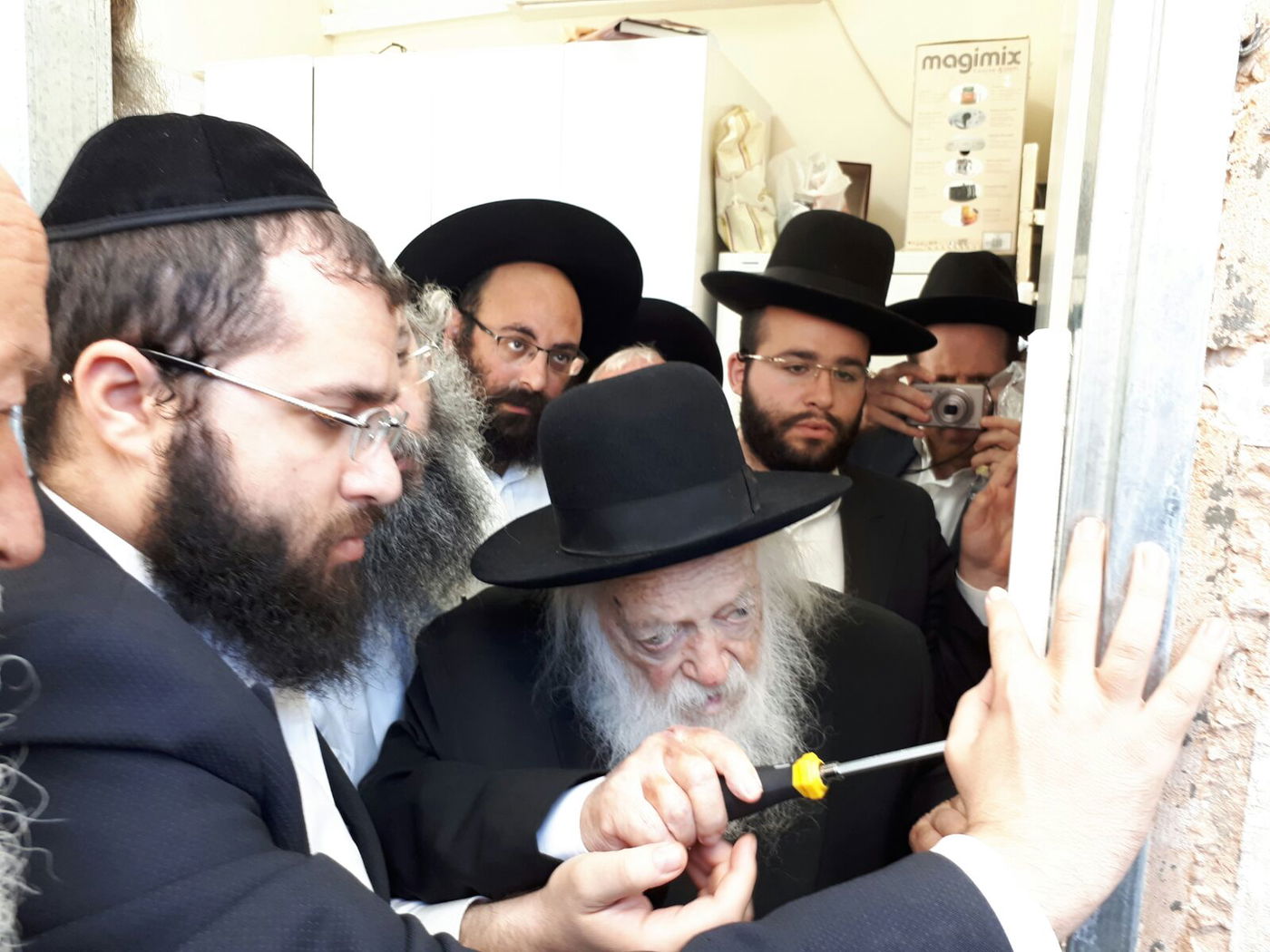 דלת חדשה הותקנה במעונו של מרן שר התורה • תיעוד