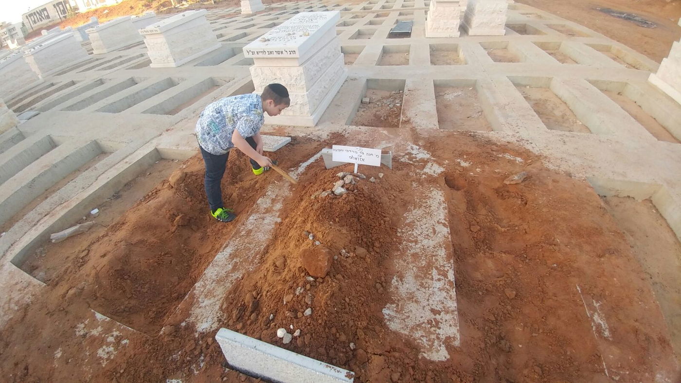 תיעוד דומע: הנכדים התקשו להיפרד מהסבתא