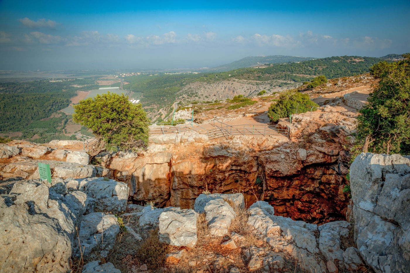 מרהיב במיוחד: ראש הנקרה ומערת קשת • צפו