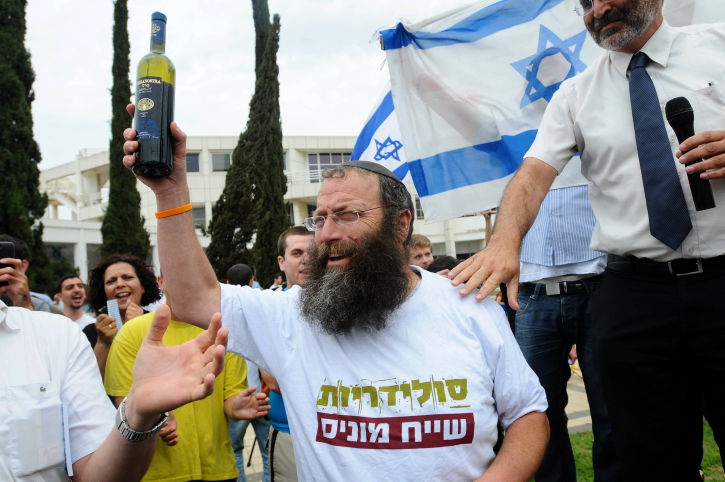 מרזל חוגג, ארכיון