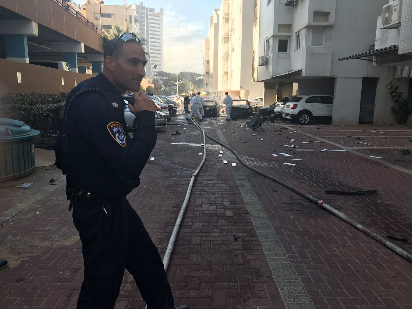 שניים נפצעו בפיצוץ רכב בחניון בניין באשדוד