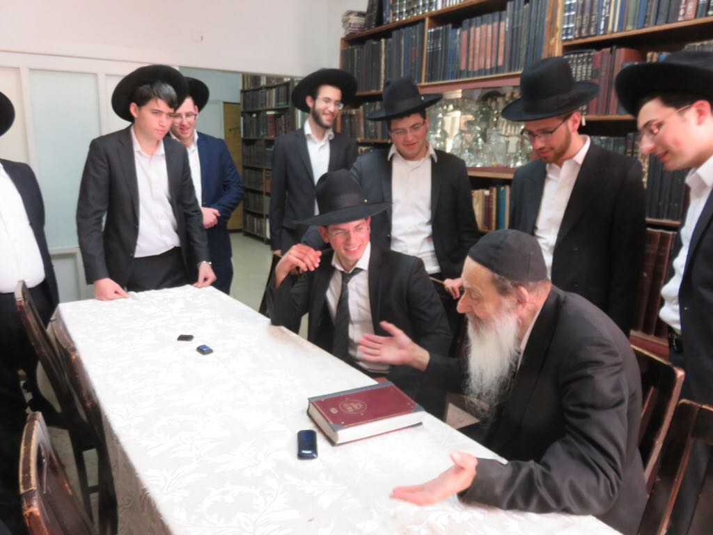 הגרא"א דסלר לעריקים: "זכיתם לקדש שם שמים בגופכם"