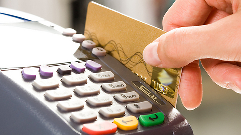 נער מאלעד גנב כרטיסי אשראי וערך "מסע קניות"