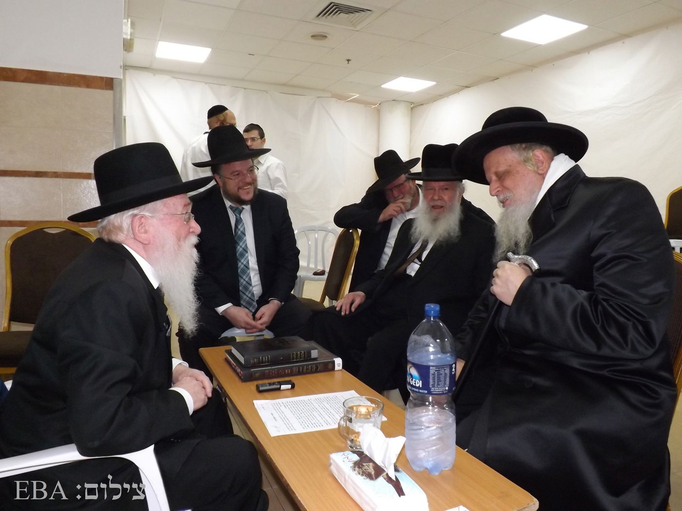 גדולי הדור בניחום וחיזוק הגאון רבי יגאל רוזן • צפו