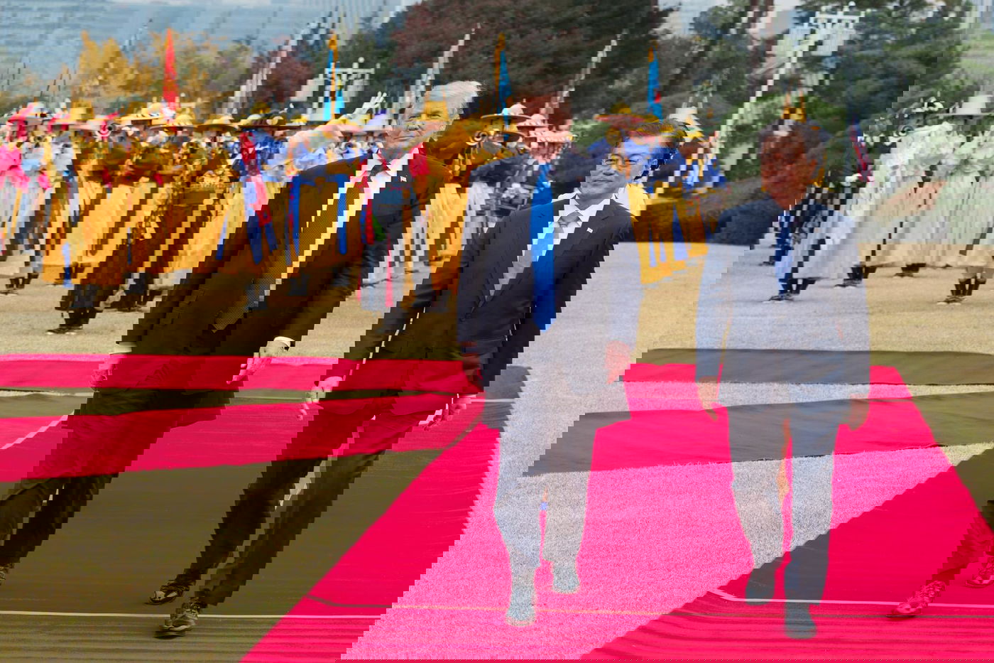 טראמפ נוחת בקוריאה