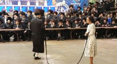 'חתן מאהל': החתן בריקוד לפני הכלה • צפו