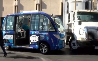 המיניבוס והמשאית