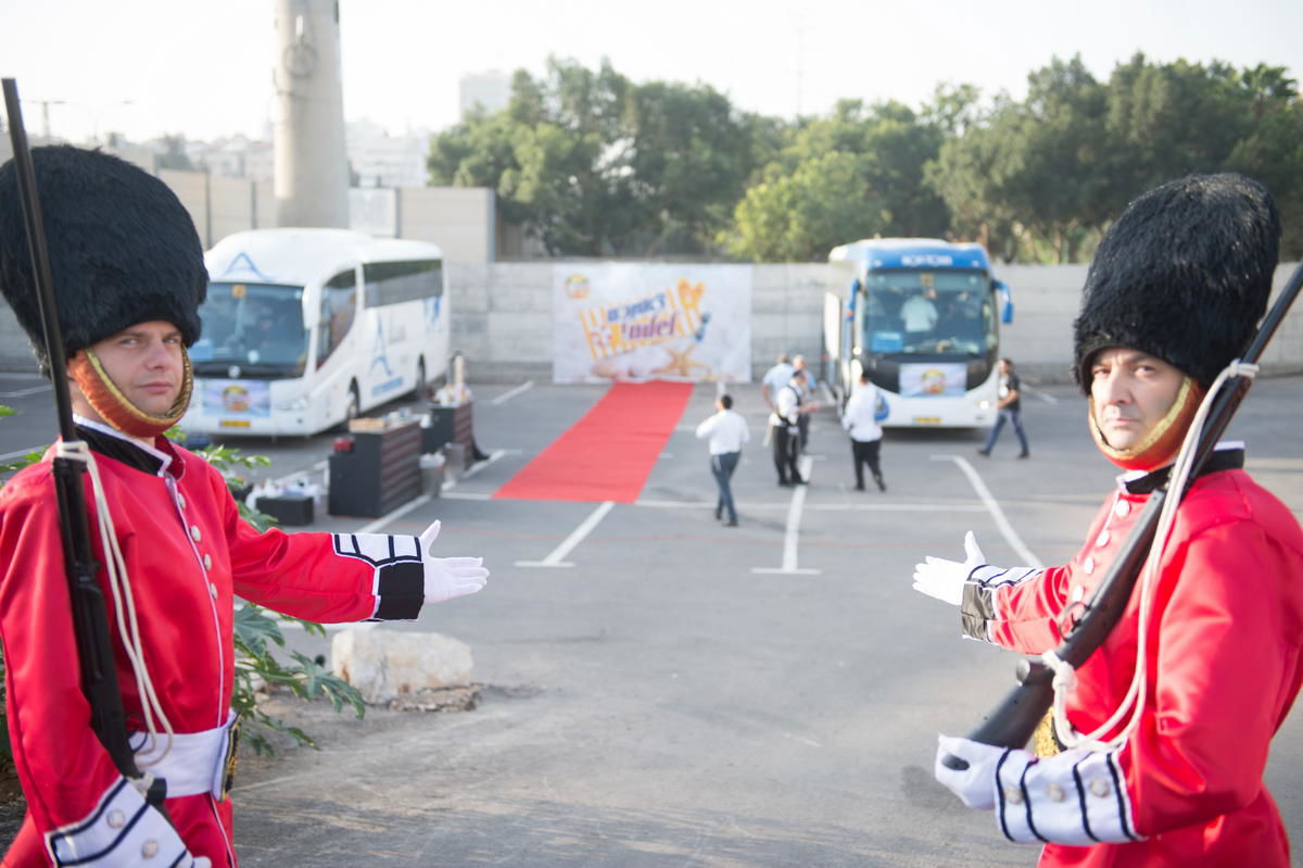 מה עשו חיילים אנגלים בכניסה לביה"ח בבני ברק?