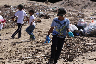 עירק: מאות גופות בקבר אחים הגדול של דאעש
