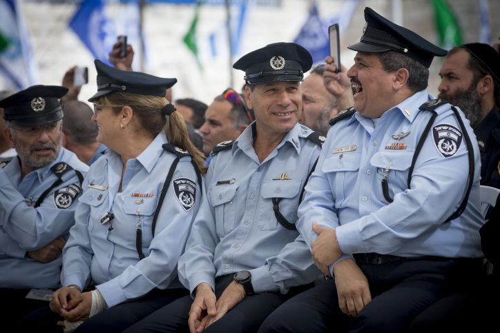 אלשיך עם חבריו הקצינים