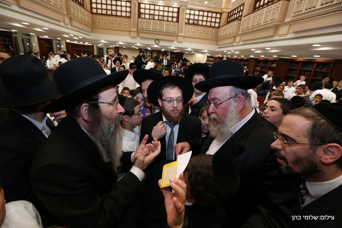 מרגש: מאות ילדים בסדר לימוד מיוחד לזכר הנרצחים הי"ד