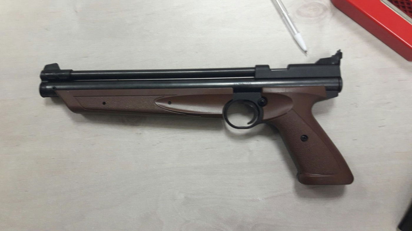 נעצר נער השוליים שירה ברובה אוויר לעבר המלמד בחיידר